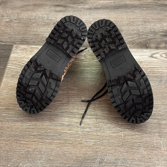 Old Navy girls combat boots size 4 NWT - Picture 3 of 3